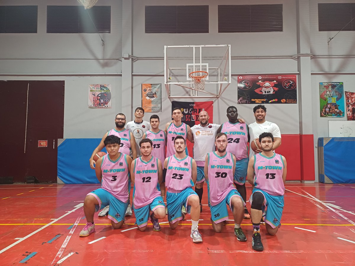 dasaliz's tweet photo. Black Derbi amistoso entre Junior y Senior Negro @CDJPuertaOscura 🏀
Pundonor, muchas ganas y deportividad 🫂 estos chavales han vuelto a demostrar que el baloncesto no profesional es bonito, puro y auténtico 😊 Corazones gigantes 🖤
#TodoAlNegro
#SiempreJuntos https://t.co/RNMhhjiz7h