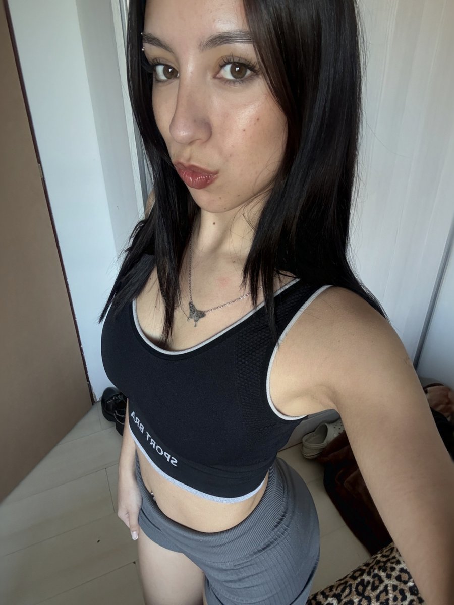 ivymooniee's tweet photo. if you know, you know 🤫✨ https://t.co/2pDLWYlf1o