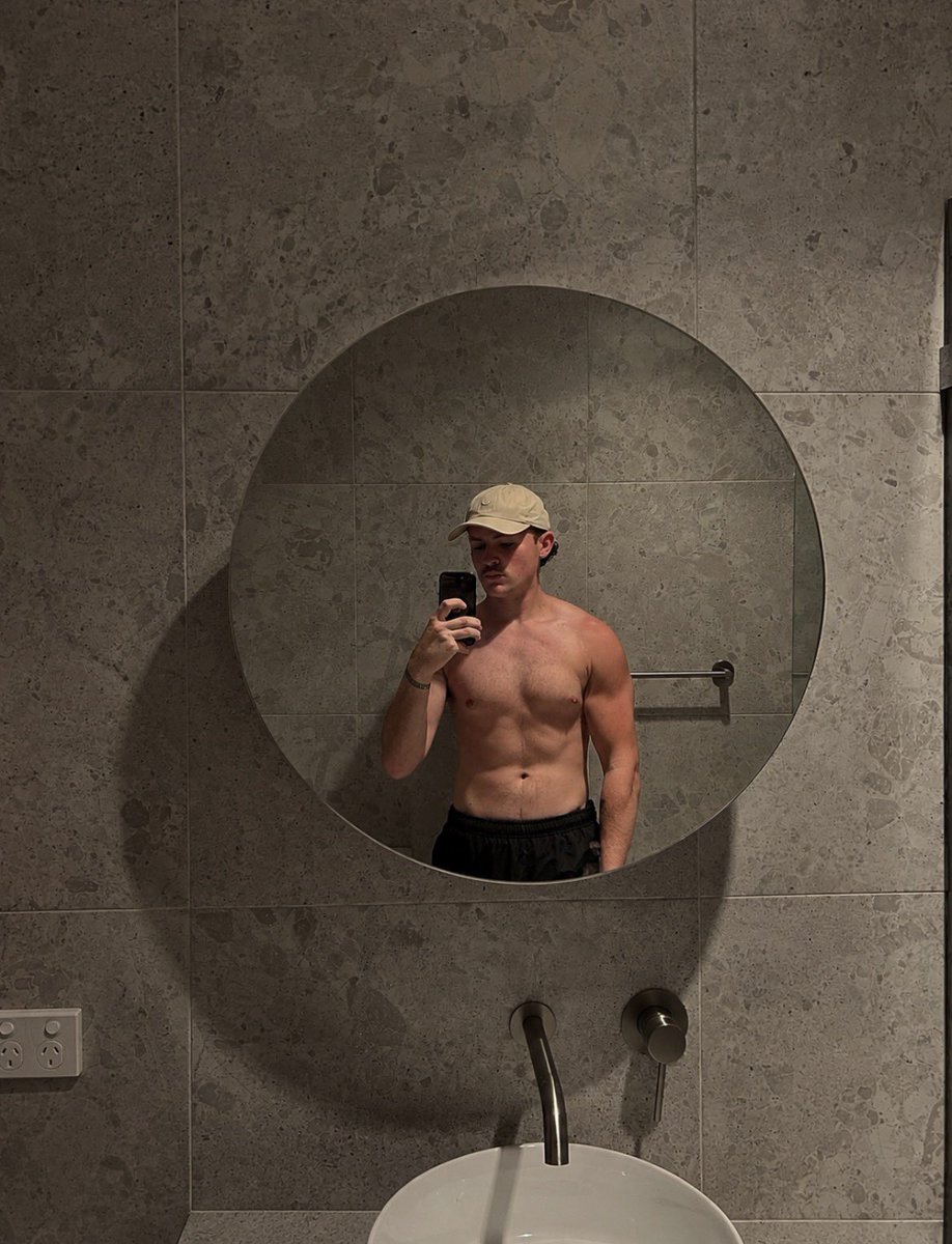 aussiealpha03's tweet photo. Petition to make shirts optional, I live without a shirt every chance I get. Before work/after work, around home. Fuck it🔥

Findom Straight Cashmaster Ausfindom Content https://t.co/zhD9WmIymT