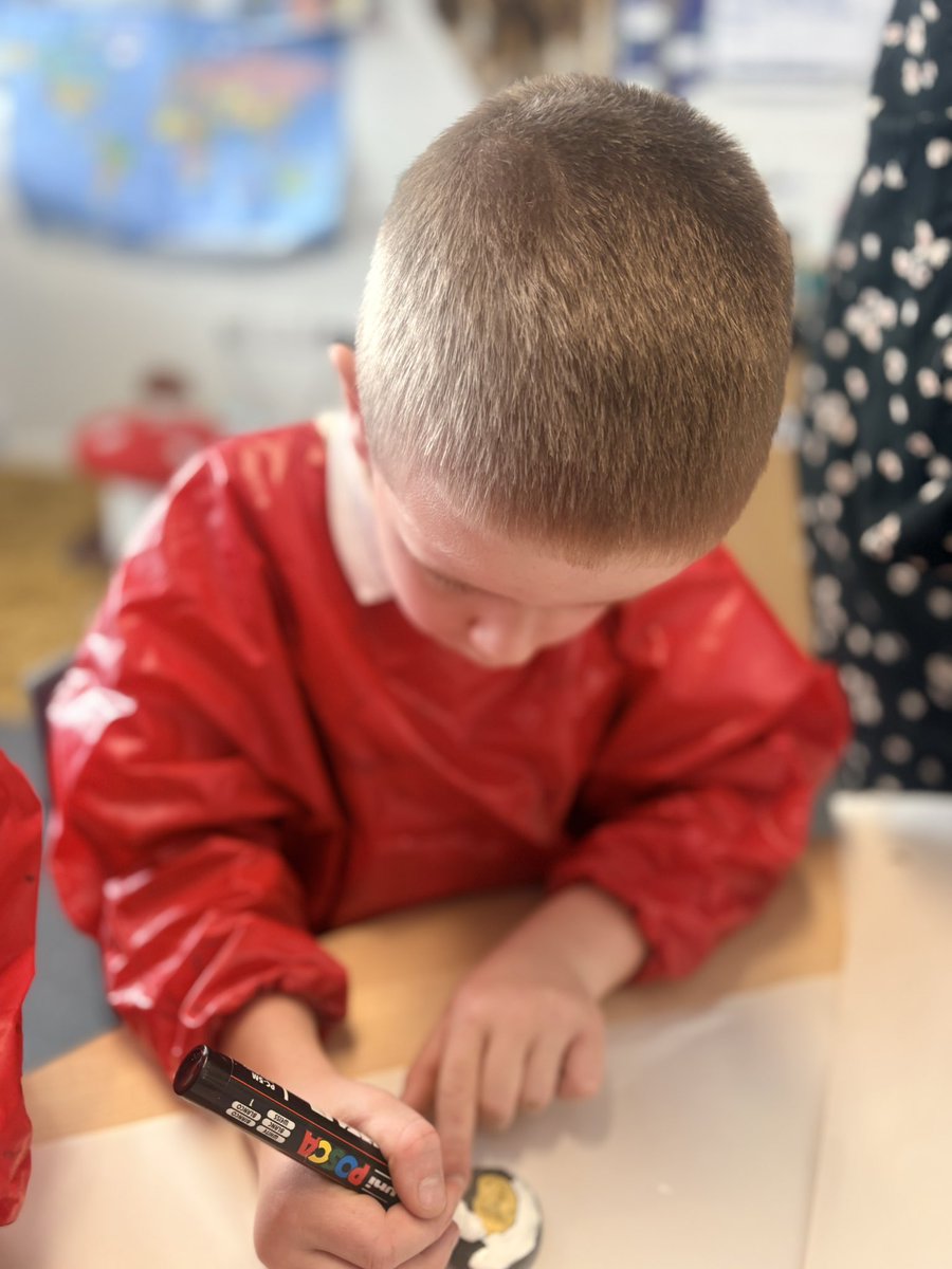 InchturePrimary's tweet photo. P2 bringing the outdoors in as they designed their own ‘pet pebbles’! #TeamInchture https://t.co/GlKiMMHAYK