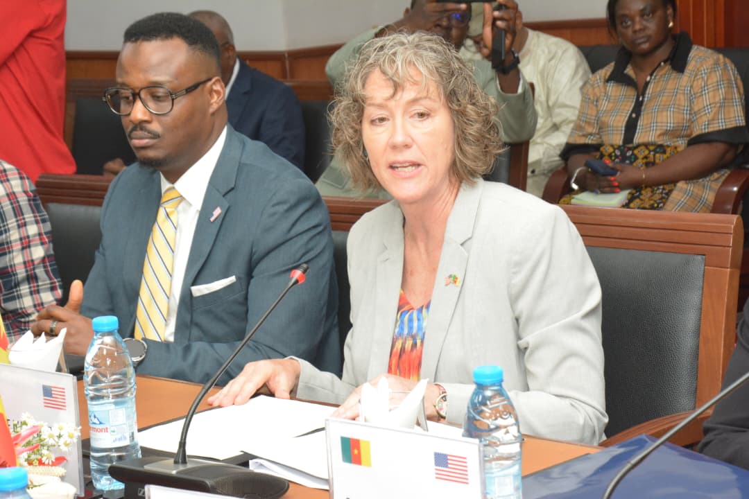 minepat237's tweet photo. 🇨🇲🇺🇸 Le #MINEPAT, Alamine Ousmane Mey, et le Chargé d’Affaires a.i. de @USEmbYaounde, Brenda Soya, ont signé ce 1er octobre 2026 à Yaoundé l’Accord de Don relatif aux Objectifs Stratégiques (#SOAG) pour un système de santé résilient et durable au🇨🇲. https://t.co/jDuGxu1byA
