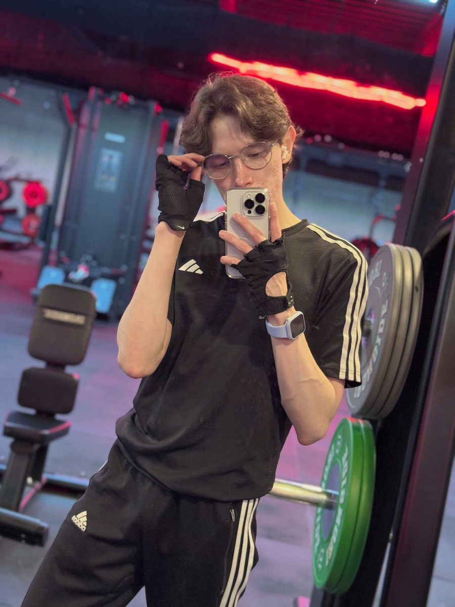 SaidBoyPop's tweet photo. Cuando eres un gay bonito, los onvres hétero te abren la puerta y te dejan pasar antes 😼👍🏻 https://t.co/SsHtUEXYMk
