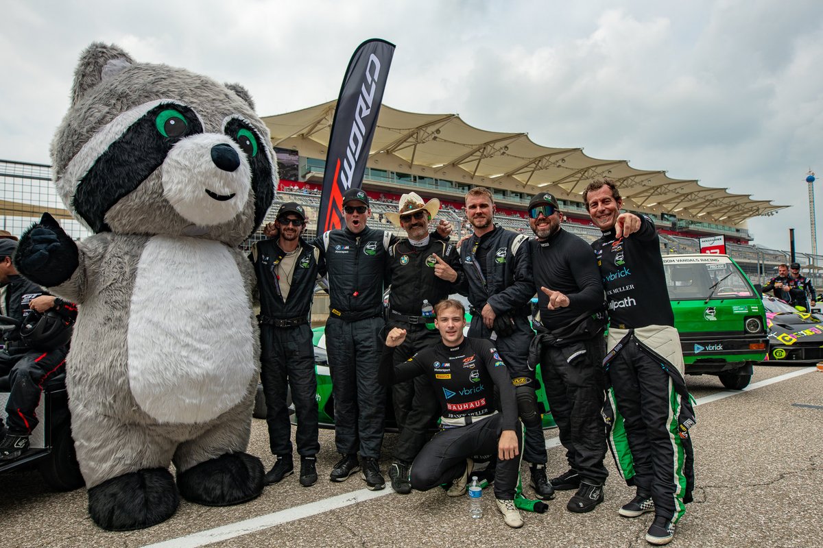 RandomVandals's tweet photo. Happy Raccoon Appreciation Day from Big G and all of Random Vandals Racing!!!  Can’t think of a better way to spend it than at the racetrack…

#raccoon #appreciation #raccoonsofinstagram #racing #team https://t.co/2ASMti9mRd