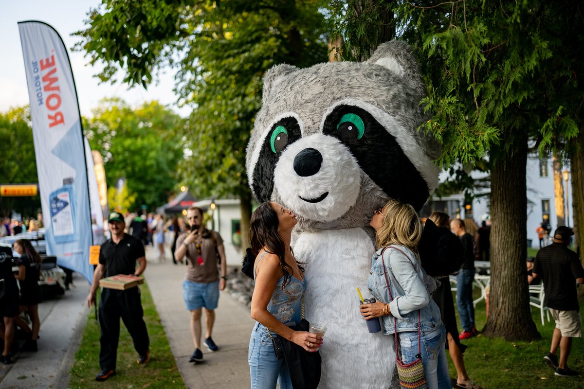 RandomVandals's tweet photo. Happy Raccoon Appreciation Day from Big G and all of Random Vandals Racing!!!  Can’t think of a better way to spend it than at the racetrack…

#raccoon #appreciation #raccoonsofinstagram #racing #team https://t.co/2ASMti9mRd