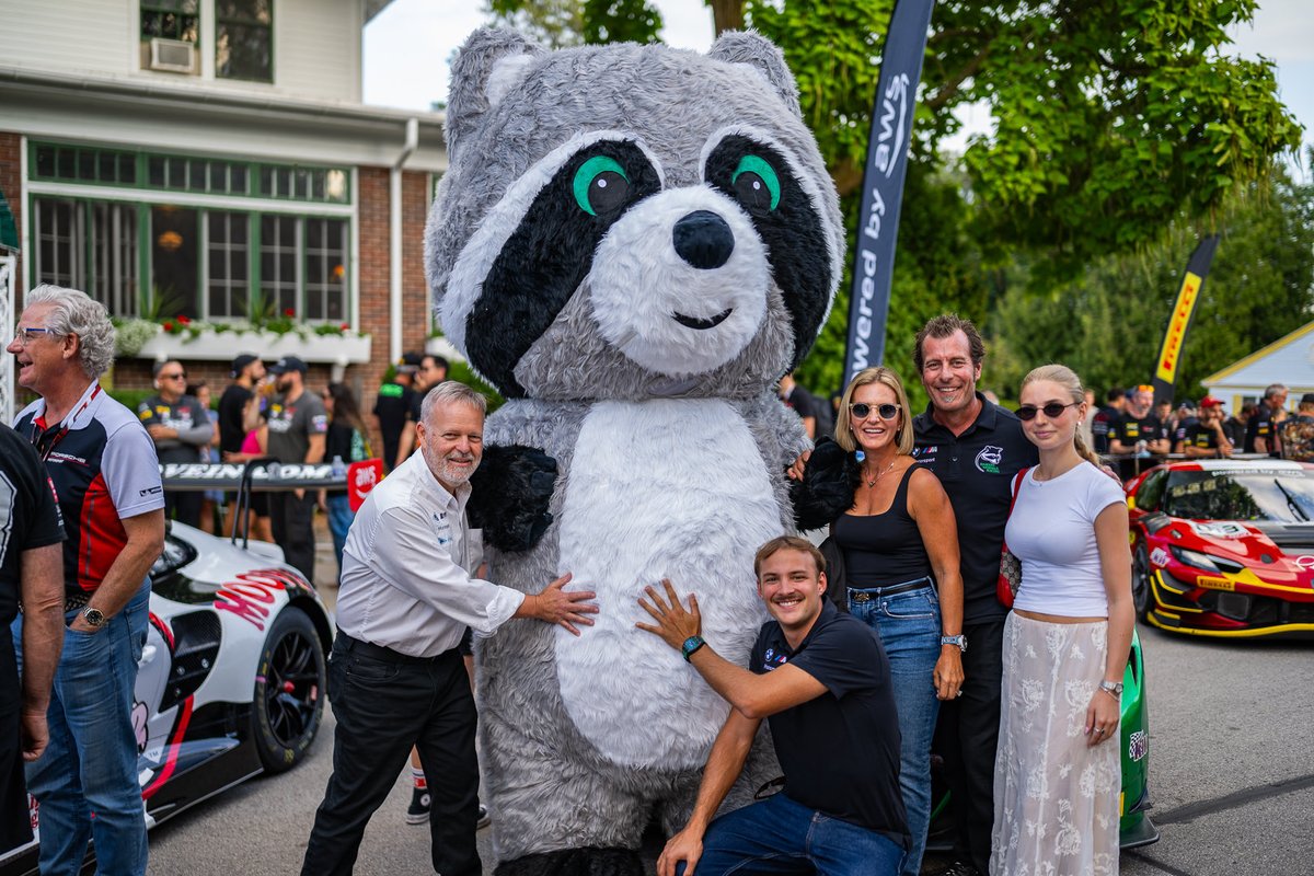 RandomVandals's tweet photo. Happy Raccoon Appreciation Day from Big G and all of Random Vandals Racing!!!  Can’t think of a better way to spend it than at the racetrack…

#raccoon #appreciation #raccoonsofinstagram #racing #team https://t.co/2ASMti9mRd