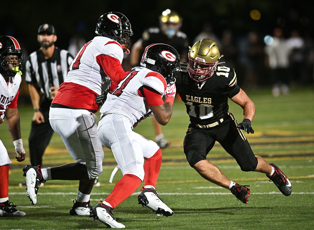 CBUSsportsLocal's tweet photo. Our @mrichnotwealthy has the story of undefeated @BWHSFootball1 and its defensive leader @benuhlenhake1, who is quick to praise his incredibly talented teammates.

➡️ Our feature story: https://t.co/d3FKK0OsGw

@BWHS_Athletics @bjkennedy97 @Carter_Belli @JackS8713 @Joe_Hayes_2027 @michael_boyle3 @Kaden_Jones25 @Davisseam2027 @purcell_ro13132
