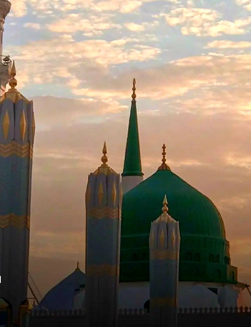 savabya's tweet photo. في #المدينه_المنورة ثاني اقدس بقعة لمليار مسلم حيث مسجد نبينا عليه الصلاة والسلام والصلاة فيه بالف صلاة 
في #المدينة_المنورة قبر نبينا عليه الصلاة والسلام واكثر من ١٠ الاف صحابي 
في #المدينة_المنورة جبل احد وقد اخبرنا نبينا ان احد جبل يحبنا ونحبه
#الحوثي_يستهدف_مدينة_الرسول https://t.co/KzNAtPedTK
