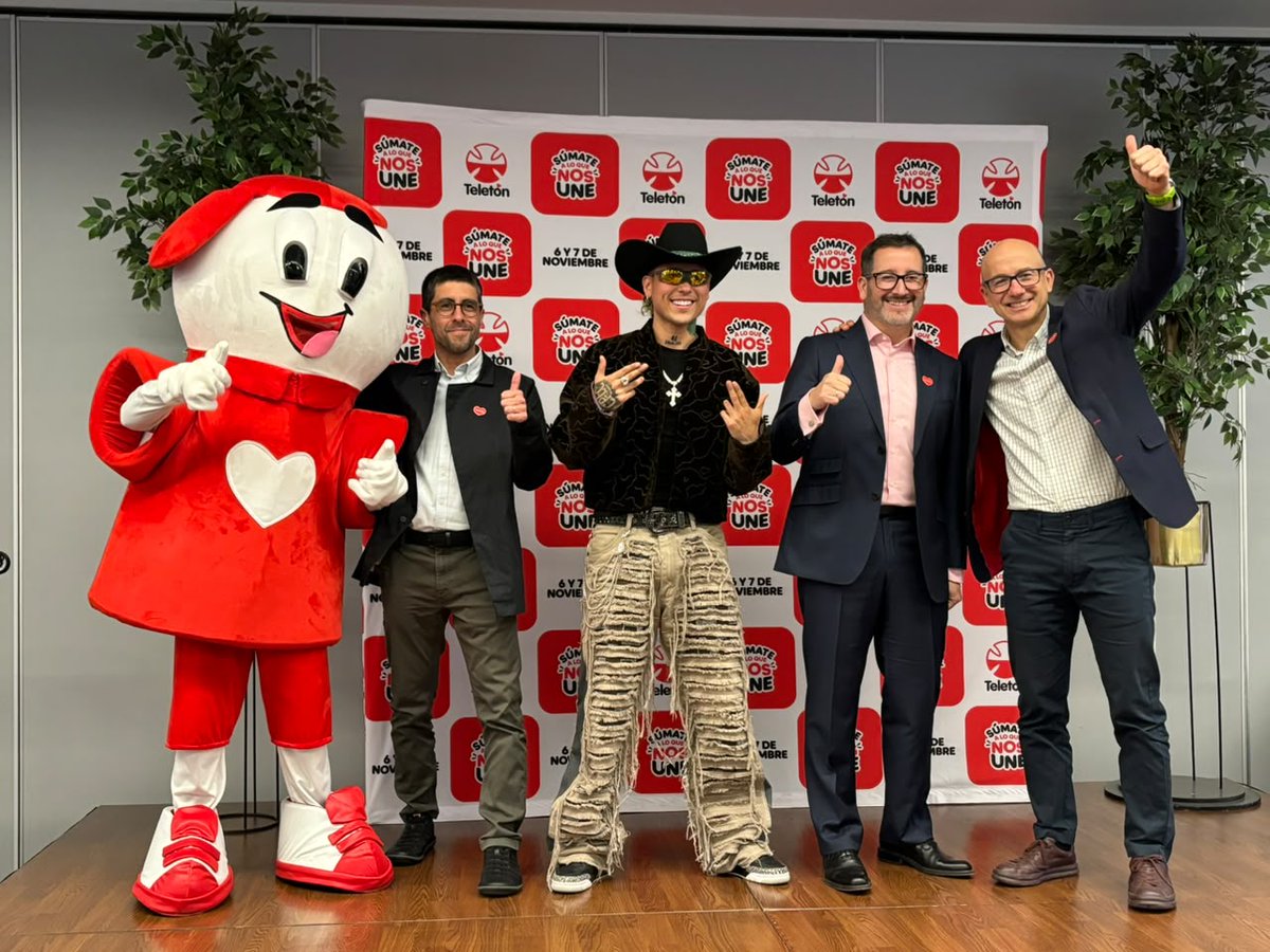 Teleton's tweet photo. ❤️ ¡@clarochile_cl cumple 20 años junto a Teletón!

La compañía lanzó su campaña interna 2026 con Iaán Calderón, el testimonio de Rosa Gatica y la música de Toly Fu.

¡Gracias por dos décadas de compromiso! 🤝

#Teletón2026 #SúmateALoQueNosUne https://t.co/g1f6e4EuPb