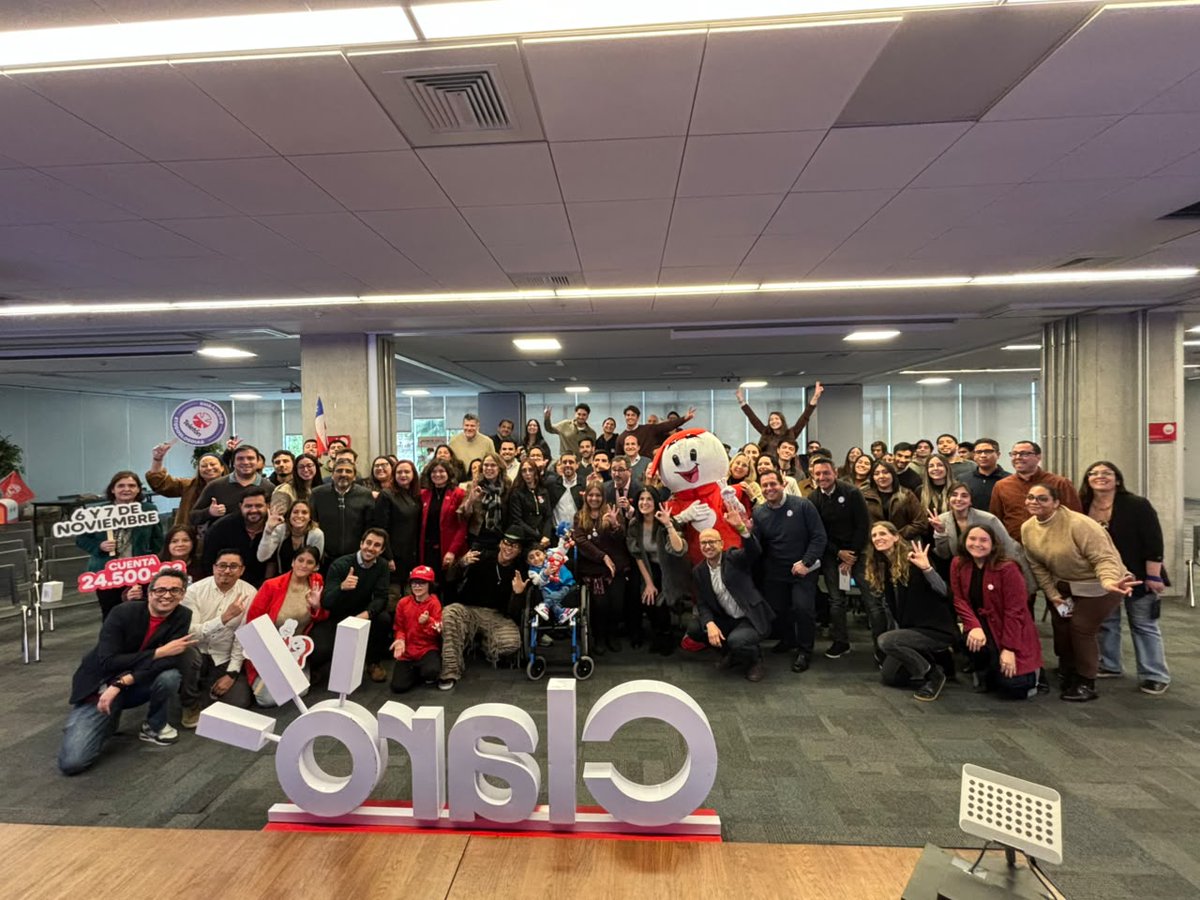 Teleton's tweet photo. ❤️ ¡@clarochile_cl cumple 20 años junto a Teletón!

La compañía lanzó su campaña interna 2026 con Iaán Calderón, el testimonio de Rosa Gatica y la música de Toly Fu.

¡Gracias por dos décadas de compromiso! 🤝

#Teletón2026 #SúmateALoQueNosUne https://t.co/g1f6e4EuPb