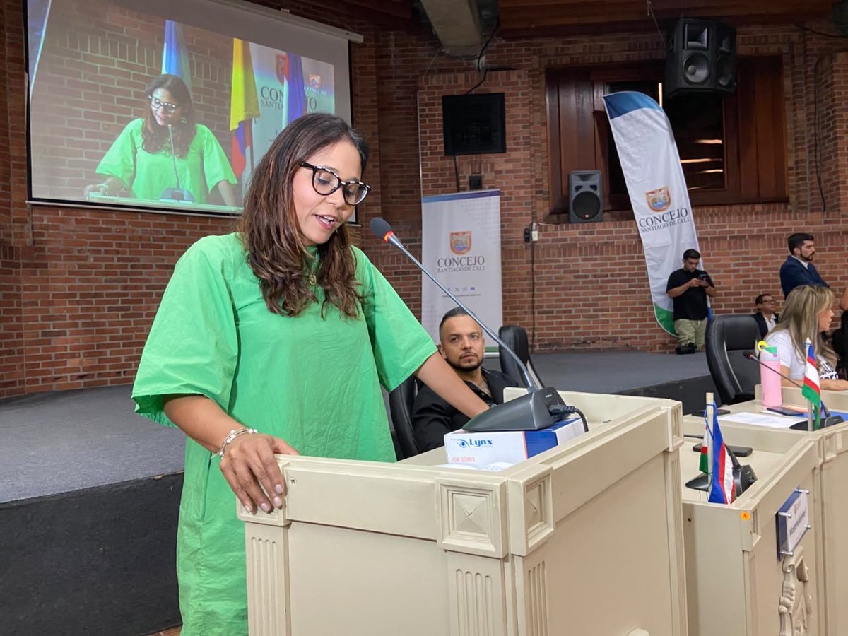 DAGJuridicaCali's tweet photo. 2/3 En representación de la Administración Distrital, nuestra directora @anacatacastro, como Secretaria de Gobierno (E), lidera esta jornada en la que se darán a conocer las prioridades para el desarrollo y bienestar de la ciudad. 🤝🏽✨ https://t.co/krvFUDs9hQ