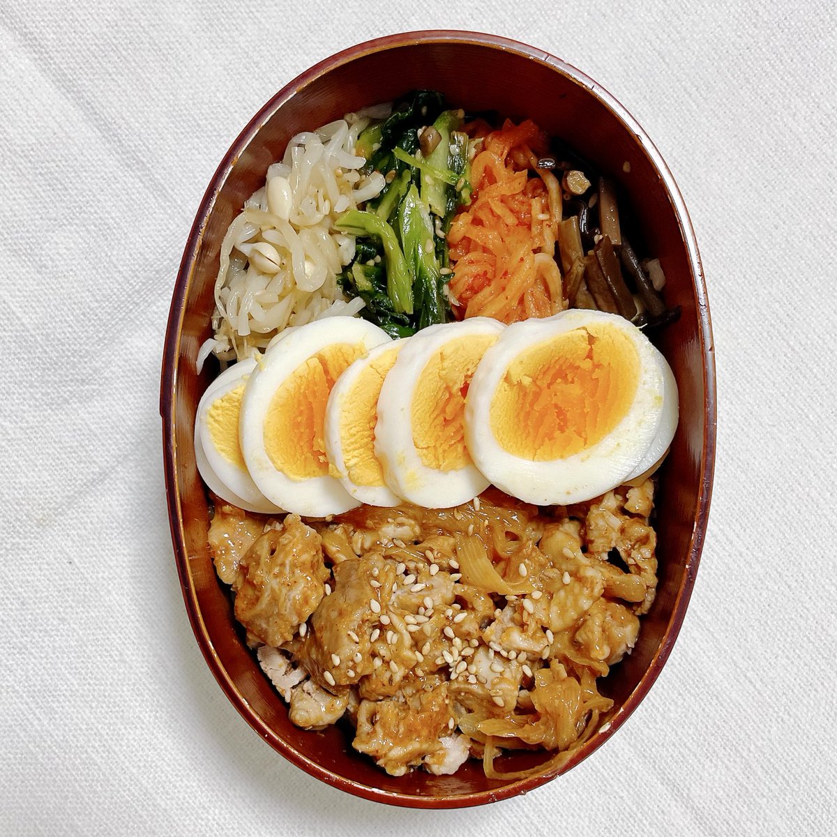 alc88pct's tweet photo. ビビンバ丼弁当
ひき肉がなかったので刻んだ豚こま肉で代用しています
 #お弁当 #お弁当記録 #お弁当作り https://t.co/gjUcUYOdSC
