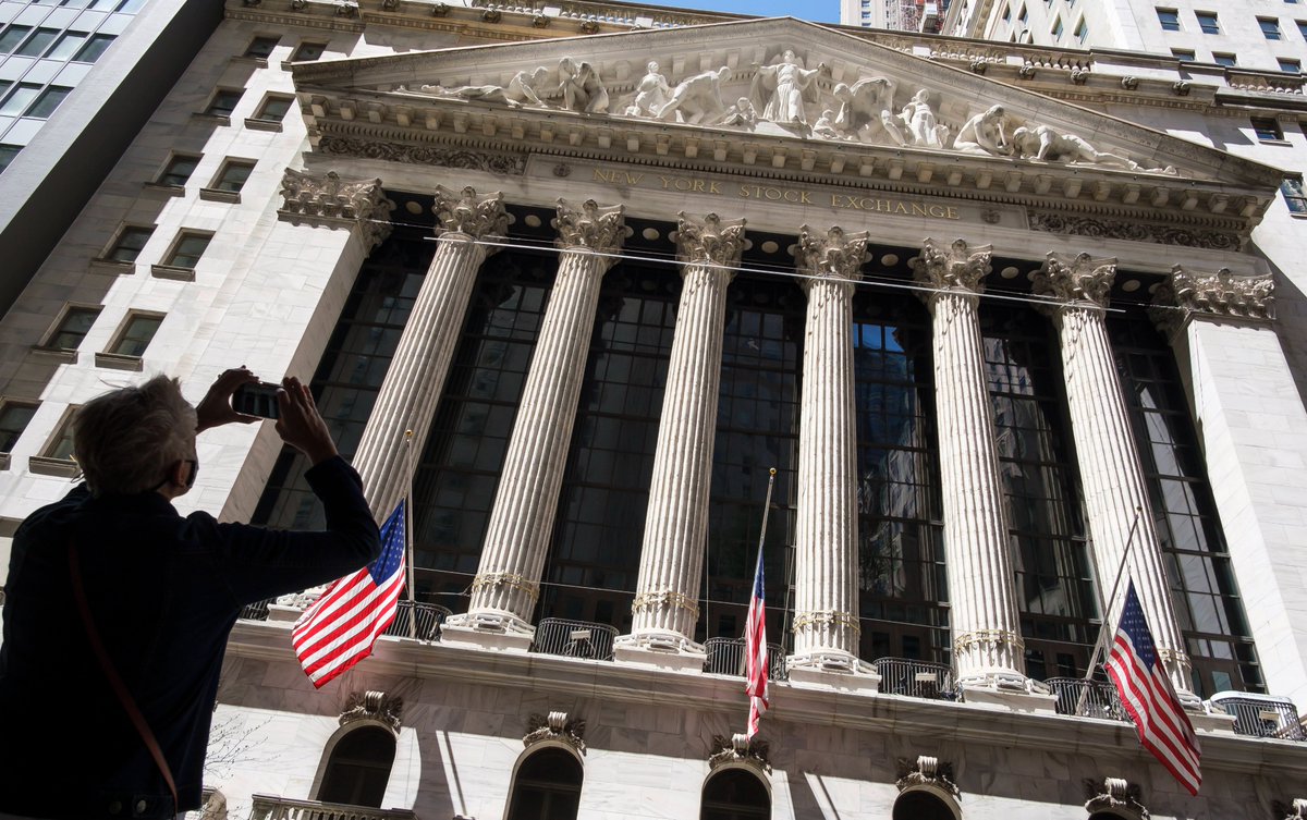 PAPBiznes's tweet photo. DZIEŃ NA RYNKACH: Giełdowe indeksy na Wall Street zakończyły sesję wzrostami, inwestorzy uważnie obserwowali gwałtowne zmiany rentowności obligacji, a raport o wynikach finansowych w drugim kwartale nie przełożył się na wzrost notowań akcji Micron.

https://t.co/gjYmmBcmOa https://t.co/iBvXrjiUWX