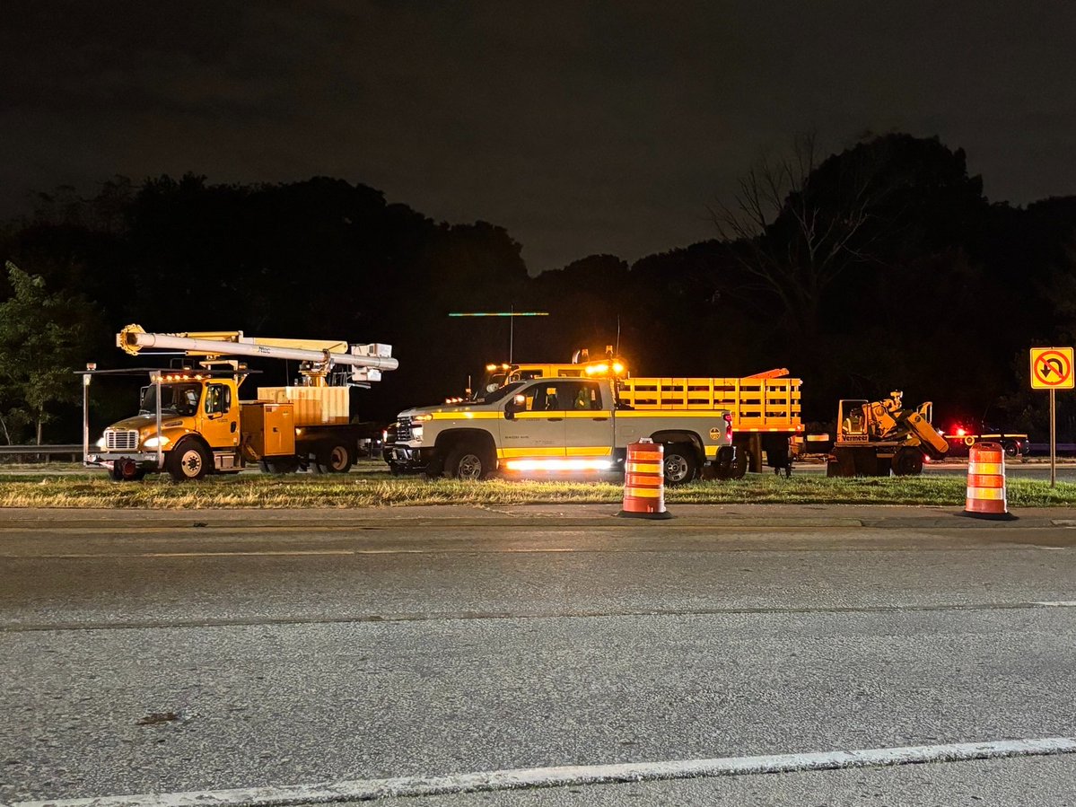 nysdotli's tweet photo. Nights are busy for @NYSDOT. A lot of work is done during the overnights since the traffic volumes are less. 
Visit the new https://t.co/LgEbwQXsfX or download the updated 511NY app to stay ahead of all road work &amp; keep our work zones safe! https://t.co/KyZsJVVzW5