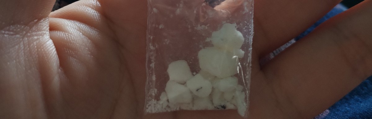 hwoonip's tweet photo. primera vez que compro por mi cuenta, ojalá pegue bien 😿 #drugs #drugstwt https://t.co/hvDMMbrXPO