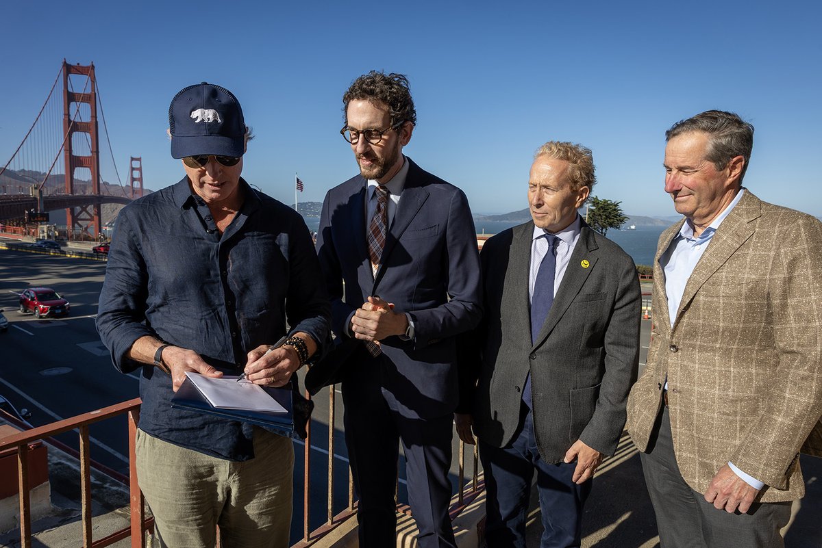 UCAdvocacy's tweet photo. .@CAGovernor Newsom has signed SB 895, the California Science and Health Research Bond Act, into law.  
 
Nearly 17,000 emails to lawmakers helped make California research a statewide priority. Thank you to our @UofCalifornia advocate community. https://t.co/XwVbnkZc3j