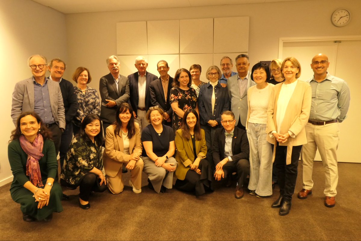 CaroPavlovsky's tweet photo. #iCMLf advisory meeting in Gothenburg #ESH
Many new ideas and projects for next year to improve CML . https://t.co/G6jknOufwX
