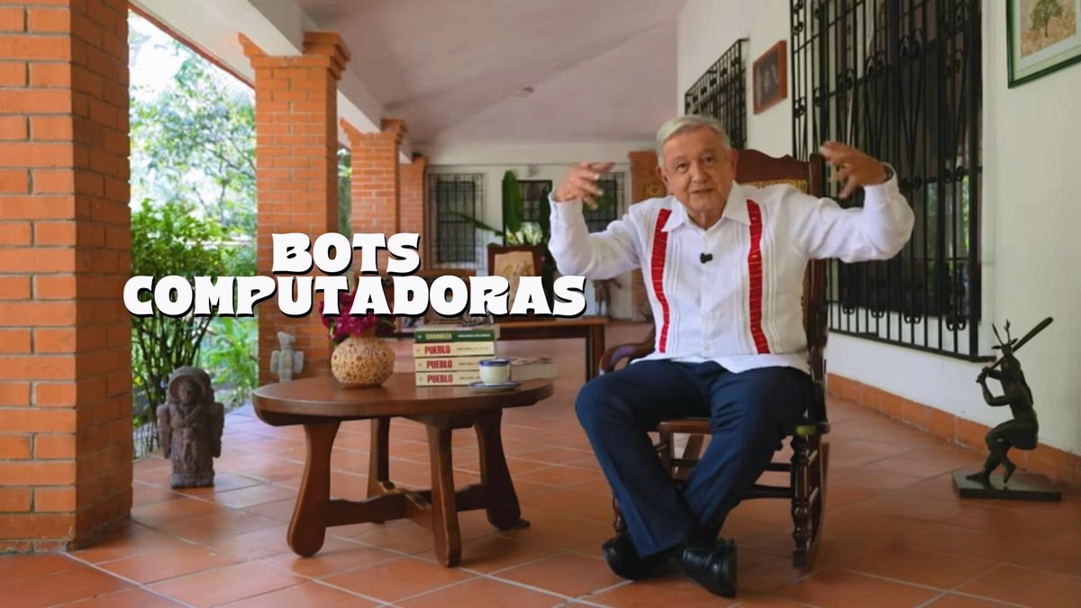 An older man wearing a white shirt with red stripes sits in a wooden chair on a tiled patio, gesturing with both hands, with the text 'BOTS COMPUTADORAS' overlaid on the image.