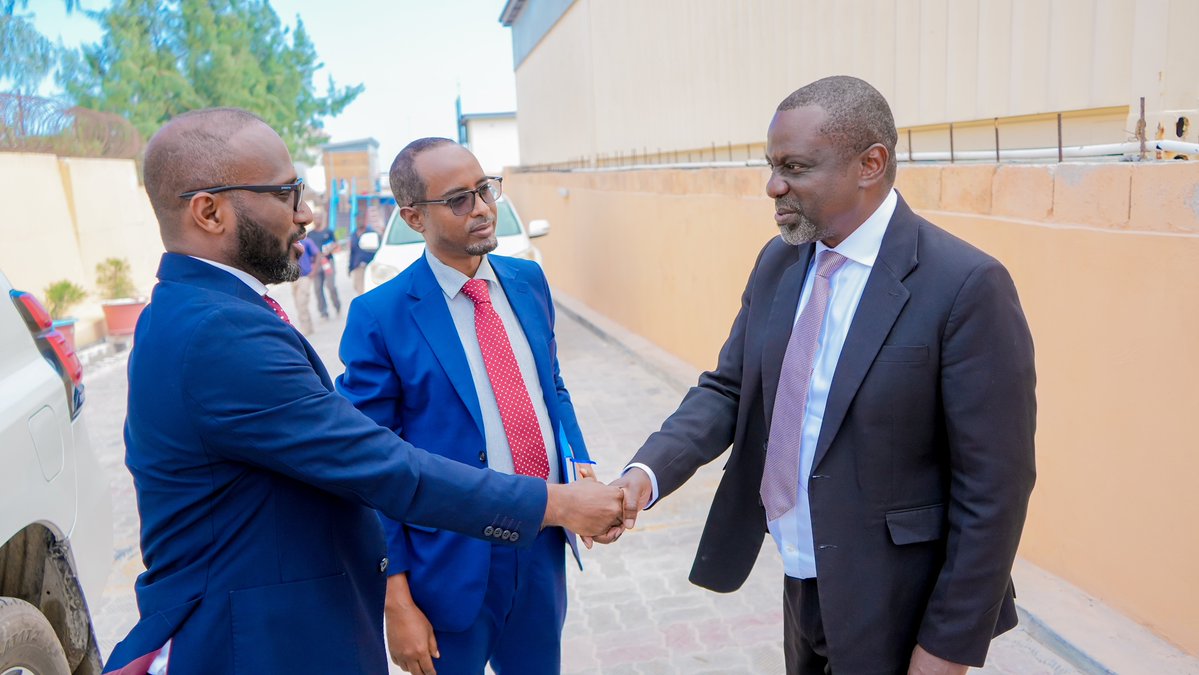 WHOSom's tweet photo. .@WHOSom Rep. Dr @karamagih received Senior Health Sector Adviser Said Hersi and Social &amp; Human Capital Pillar Adviser Abdifitah Hikam from @SomaliPM at the WHO Somalia office. @WHOEMRO 
@MoH_Somalia https://t.co/v8UUaW46On