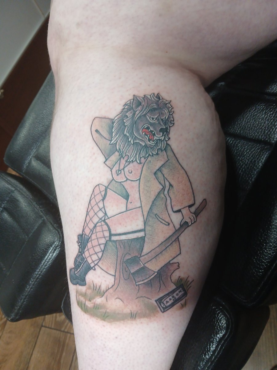 biohazmatz's tweet photo. Creep franchise has been my biggest interest since 2017, designed a traditional peachfuzz pinup girl and got it tatted for my bday! #creeptwt #creeptapes https://t.co/0XAN2BdAT5