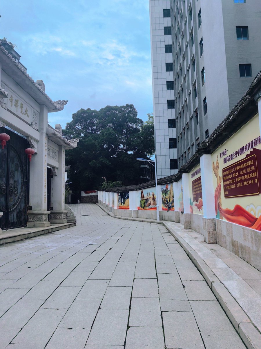 wahyuadisptr4's tweet photo. I walked past the按漳聪恍 alley today, the old streets feel so warm. https://t.co/DDgsza3j6n