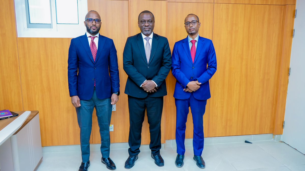 WHOSom's tweet photo. Discussions highlighted OPM’s role in coordinating NTP implementation and WHO support for Health in All Policies, One Health, health standards, digitized data, and real-time monitoring of NHP impact. @WHOEMRO @MoH_Somalia https://t.co/F0owb1nglH