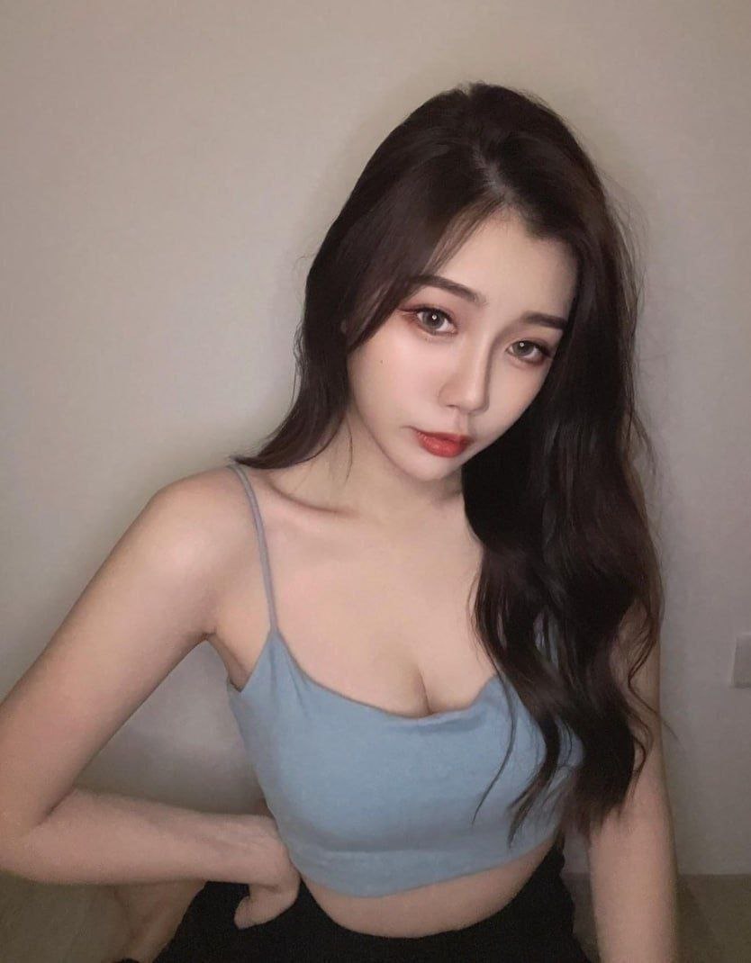 april17cq9's tweet photo. 现在来个男生相互加个QQ聊聊？

我不要🚪就是想聊天，不正经的也行🫣 https://t.co/1NyicvBQhm