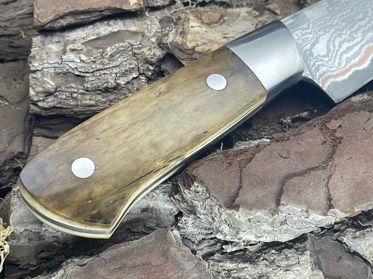 PEU_AR's tweet photo. Parrillero sanmai damasco inoxidable
Uno de los lujosos, sanmai de damasco inoxidable con rayo de cobre y núcleo tambien inox, lo encabé con bolsters de acero inoxidable y cachas de marfil mamut, lo hice en marzo de 2022
Espero que les guste!

#LosCuchillosDePEU https://t.co/KnXOmmqlJ7