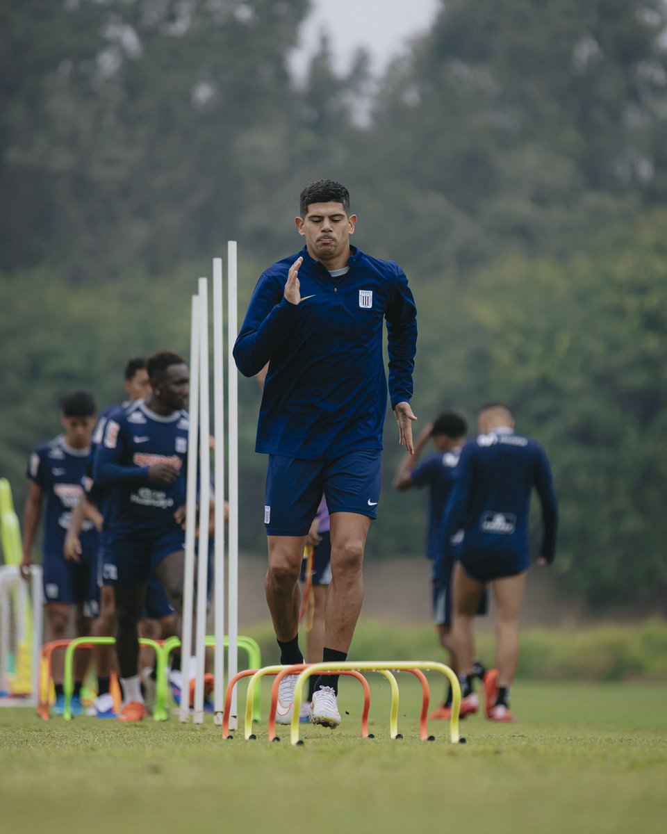 ClubALoficial's tweet photo. ¡𝐒𝐄𝐆𝐔𝐈𝐌𝐎𝐒!💪🏾

𝟏𝐞𝐫 𝐓𝐮𝐫𝐧𝐨. ⚽️ https://t.co/W5XjU58mJs