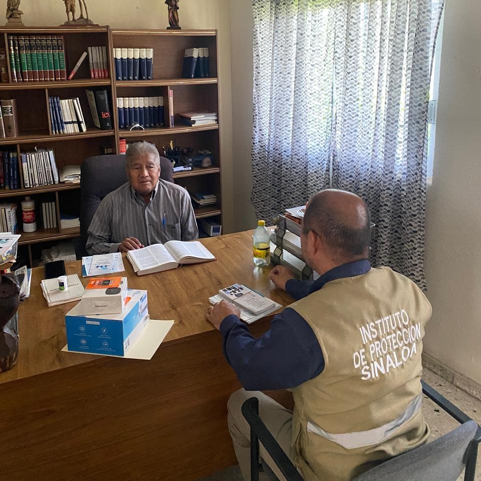 InstitutodePro's tweet photo. Como parte de las actividades que realiza este #InstitutoDeProtecciónSinaloa, se llevaron a cabo acercamientos con personas defensoras de #DerechosHumanos, a quienes se les brindó información respecto de las funciones y servicios que ofrece este Instituto. https://t.co/jezqcwRMPY