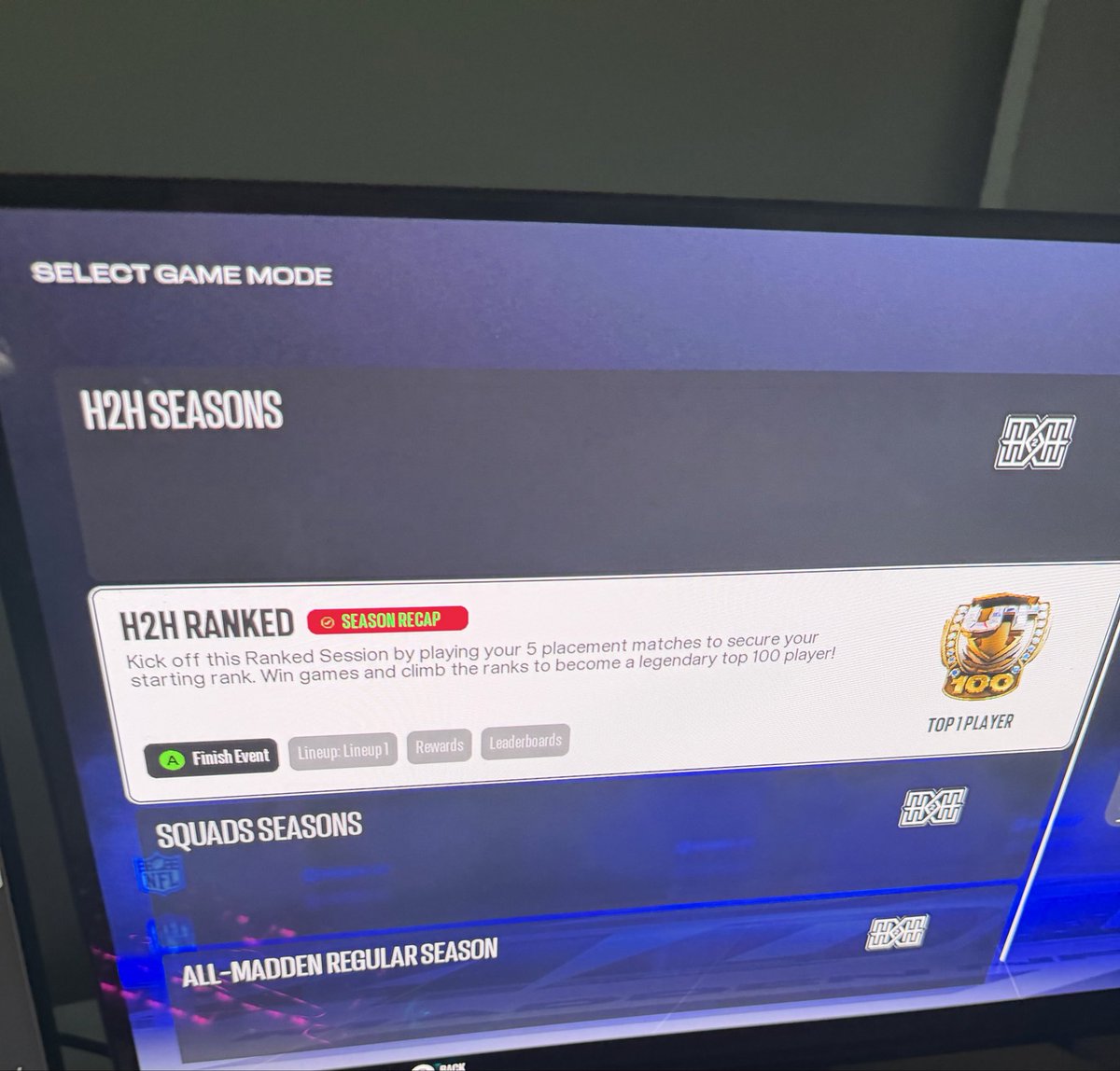 saylesstv_'s tweet photo. @Zirksee @MaddenNFLDirect Please!! I wasted so many hours to get to the top 100 and I got the wrong reward https://t.co/tGxxpfdYgW