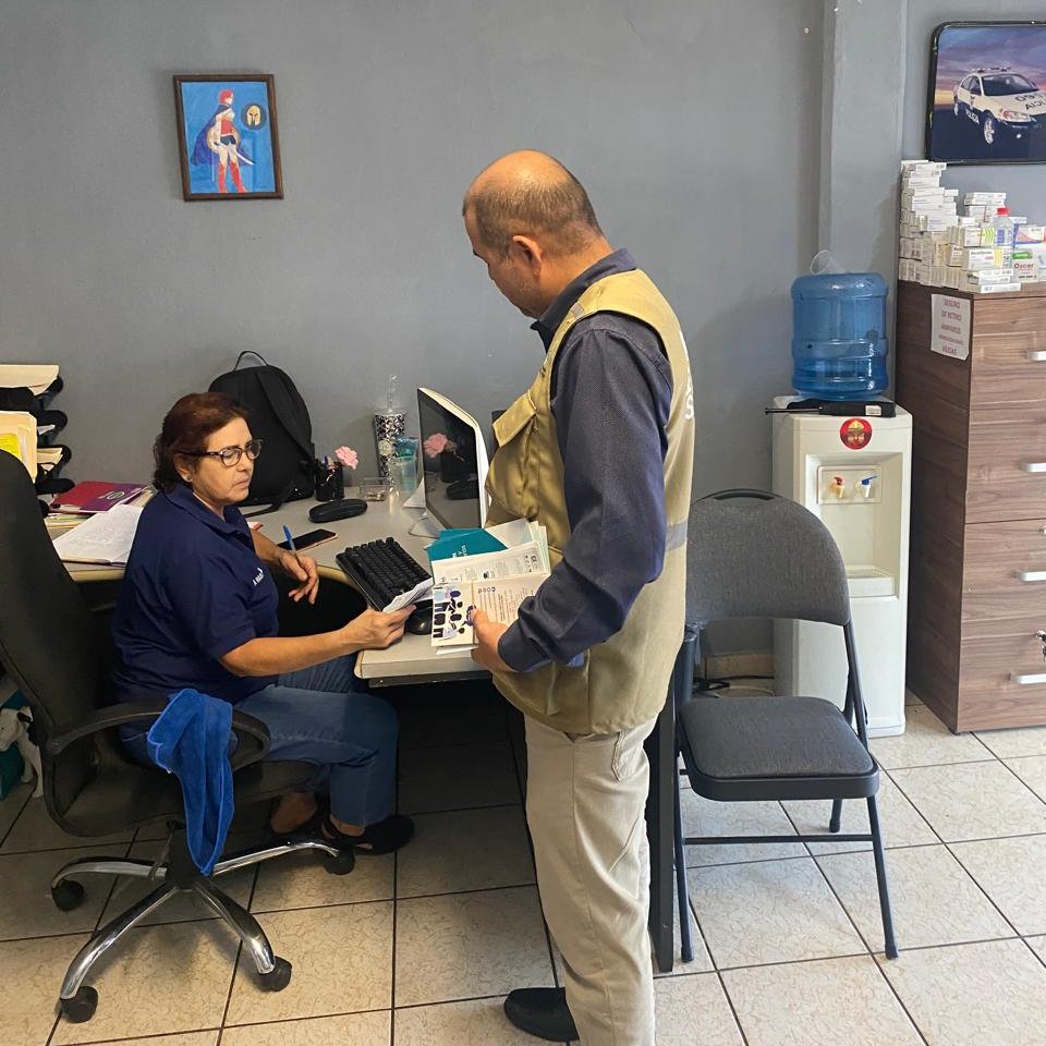 InstitutodePro's tweet photo. Como parte de las actividades que realiza este #InstitutoDeProtecciónSinaloa, se llevaron a cabo acercamientos con personas defensoras de #DerechosHumanos, a quienes se les brindó información respecto de las funciones y servicios que ofrece este Instituto. https://t.co/jezqcwRMPY