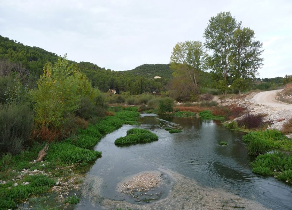 IGEAR_Aragon's tweet photo. 🏞️ Amplios fondos de valle y depresiones por donde discurre el río Matarraña en el municipio de Valderrobres
🗺️ Conocer el paisaje es también conocer cómo se organiza y transforma nuestro territorio.
#IGEAR #Aragón 

📷 IDE Didáctica. #Geopaisaje https://t.co/QSa06OkdiE