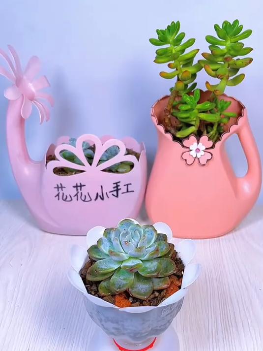 MackenzieJitys's tweet photo. Transforma frascos vacíos en macetas de plantas con materiales reciclados! Un DIY fácil y rápido para decorar tu hogar.， https://t.co/ILxP0LIYtg