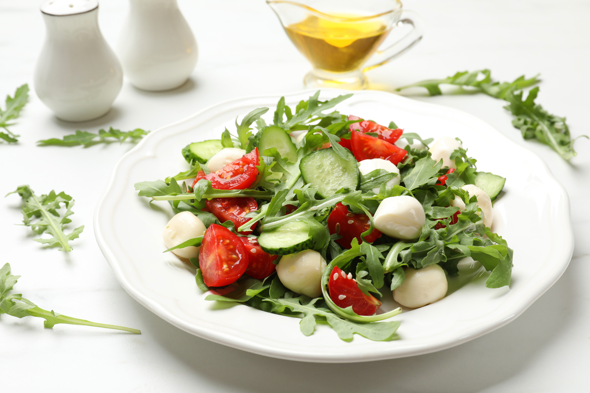 MckenzieWotehf's tweet photo. Prepara una cena fácil y rica! Compra pepinos, tomates cherry y queso feta hoy en el supermercado, ideal para ensalada rápida. https://t.co/mW5s5CCPQ2