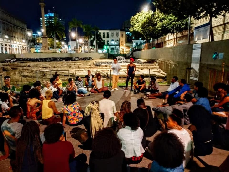 okotokilumbu's tweet photo. Vocês não têm noção do tanto de pessoas pretas que o Òkòtó já tirou da palmitagem, da esquerda, do feminismo e de tudo que é coisa de branc'o que se tem por aí... Tu n��o tem noção de quantas vidas o Kilûmbu Òkòtó já impactou. https://t.co/xhwWH505bi