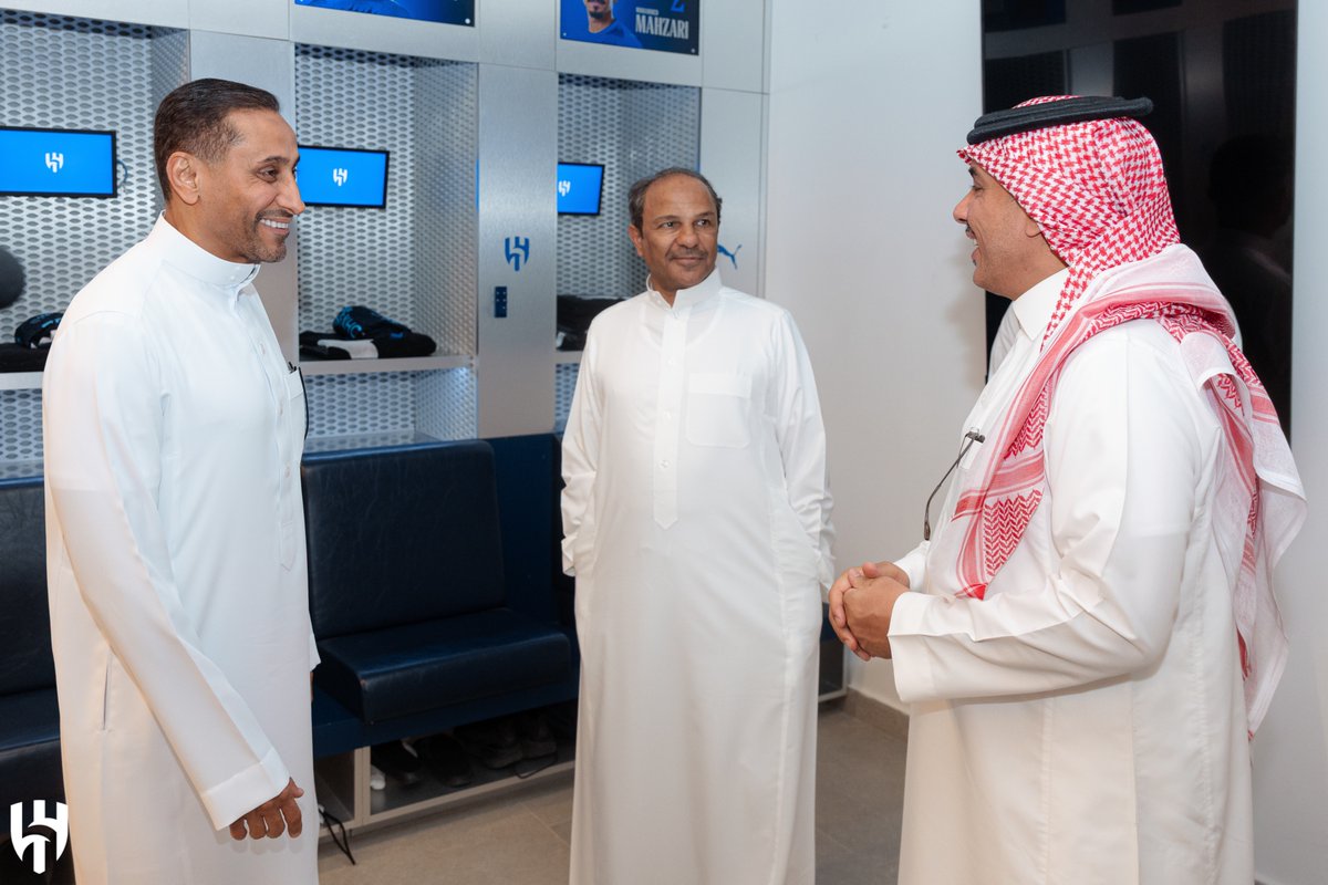 Alhilal_FC's tweet photo. مجدٌ لا يوصف.. "سامي" و"يوسف" 💙

 نوّرتوا "مركز الماجدية الرياضي" 🤩 https://t.co/VsfN7lQHxZ