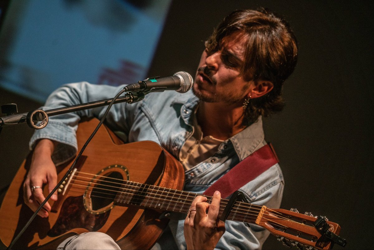 ElHombreLuna's tweet photo. Muchas gracias a todos los que nos acompañasteis en la grabación del Especial @revistasoldout anoche en @salamirador

Qué placer escuchar a @danipach__ @bea11trice @sienna______a y @VEGAOFICIAL @delgado_musica y @saradelvallemsc 

 🔜 #podcast con un montón de colaboradores ❤️ https://t.co/S0xk2A4Wgv