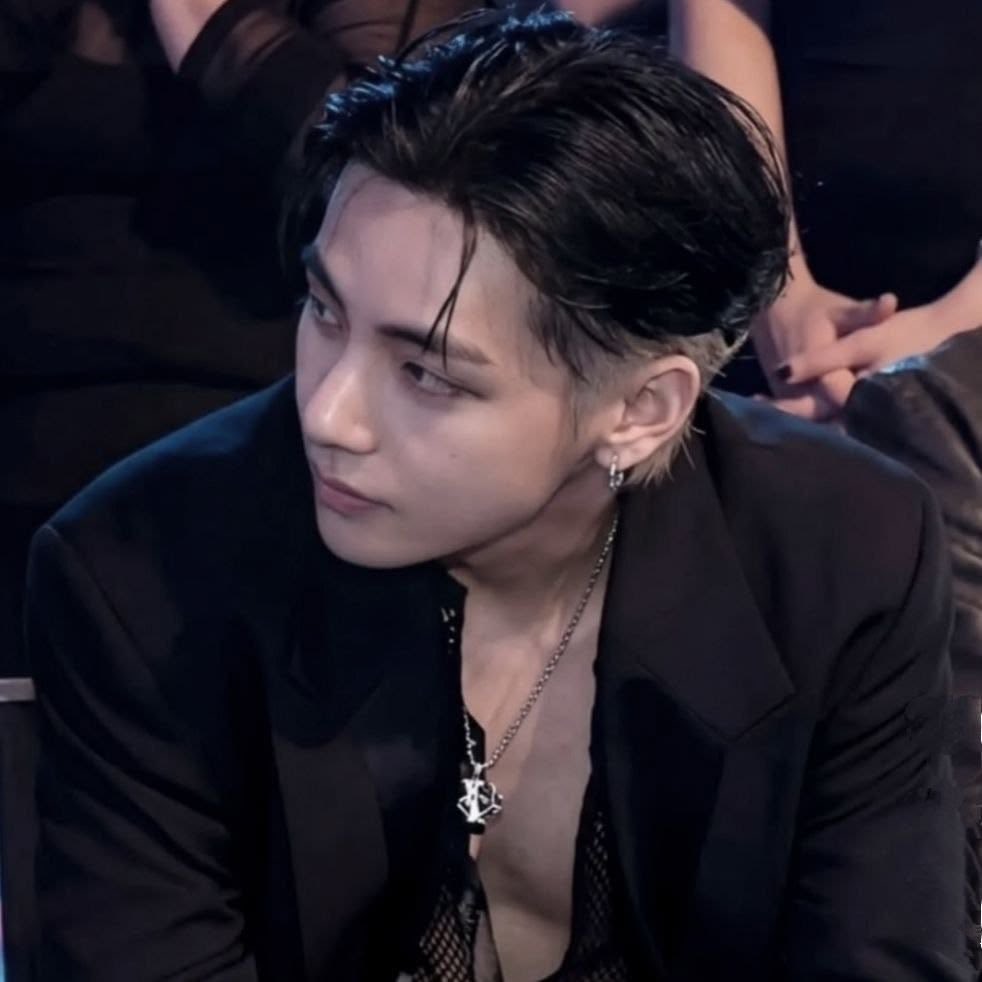 desir3xz's tweet photo. silas thorne. 
    ur submissive vampire
           in need for a bite.
19 | vampire au | bottom -mdni nsfw
🖤 for a dm/moot. rt for roleplay 
#krp19 #kpoprp #nsfwrp #krp20 https://t.co/4qNNJ14uOa