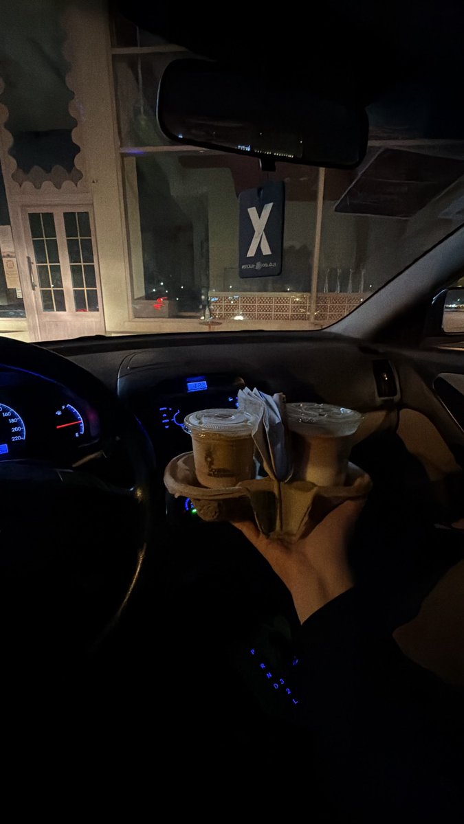 seenbymeeee's tweet photo. اليوم العالمي للقهوة مفروض اخذ من العروض بس لا رحت اخذ من الذ قهوة ذقتها بحيااتي https://t.co/ChQOqLWiWN