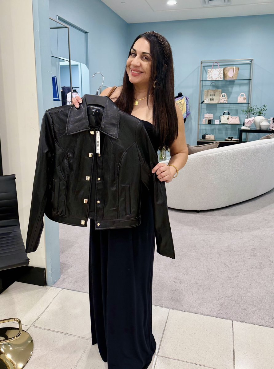 sonibabytweets's tweet photo. Bloomingdale’s Charity Event for Jackie Siegel’s awareness for the life-saving use of Narcan! So fun to be with friends while shopping for a cause.💗#queenofversailles #bloomingdales #naloxone https://t.co/SsOJI6T71Q