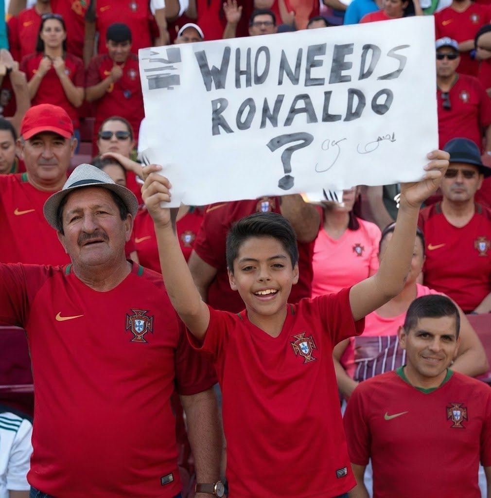 TrollFootball2's tweet photo. Portuguese right now https://t.co/5buYFCGrRb