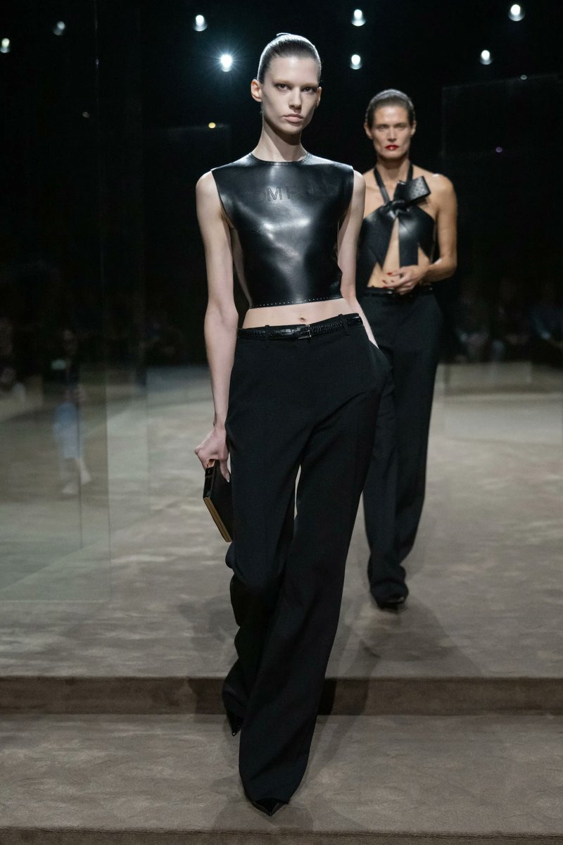 cestprada's tweet photo. tom ford ss27 ughhhhhhh https://t.co/W00iTd1A98