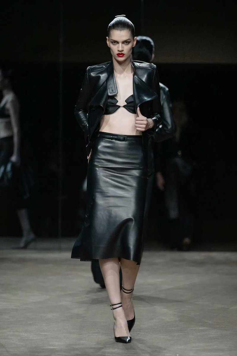cestprada's tweet photo. tom ford ss27 ughhhhhhh https://t.co/W00iTd1A98