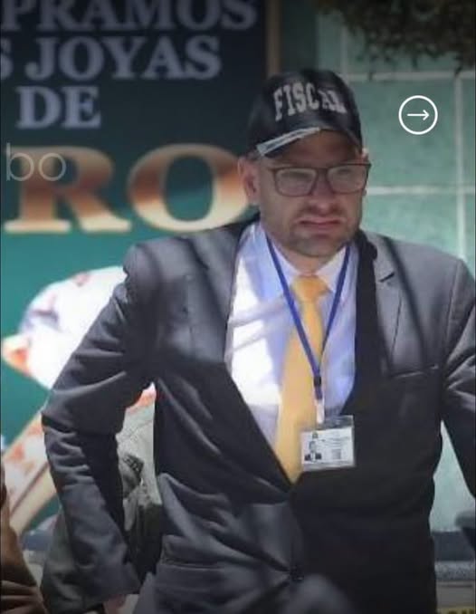 SilviaReyesG2's tweet photo. Nadia Beller acaba de postear esto en su cuenta de fb:
Nadia Beller👇
En el desdoblamiento de mi celular exijo que se busque el chat con Juan Pablo Mazonne, yo lo llamé el mismo día del hecho de violencia de Cerimedo y él siendo fiscal lo encubrió. Además exijo que se busque en el celular de Cerimedo todo lo referido a hechos de corrupción vinculados a su hermano en YPFB y que se constate que Cerimedo nunca lo denunció. Ese es el fiscal del que ahora se agarra el gobierno para imputar al secuestrado fiscal General