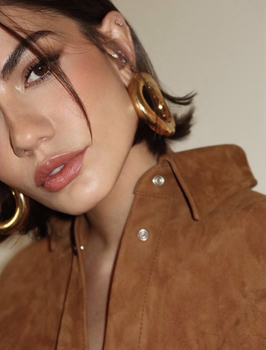 demzcoded's tweet photo. Every time I think I’ve finally gotten used to her with short hair, she proves me wrong and I’m right back at square one. I love her like this way too much. 😭🩷
#DemetÖzdemir https://t.co/Tj7hGiEyxW