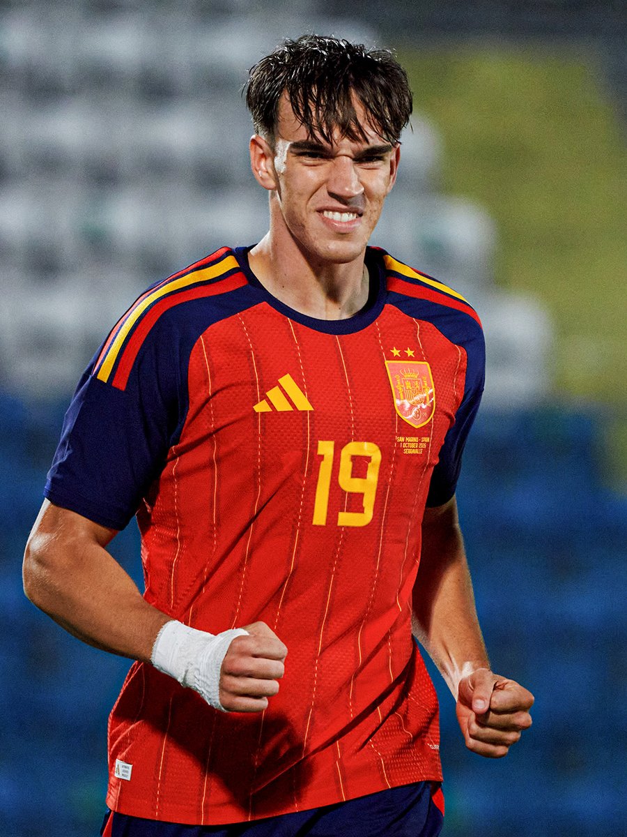 realmadrid's tweet photo. 🇸🇲 0-13 🇪🇸
⚽⚽⚽⚽⚽🅰️🅰️ C. Espí
🏆 Clasificación para la Eurocopa Sub-21 https://t.co/kgQe5EWGCz