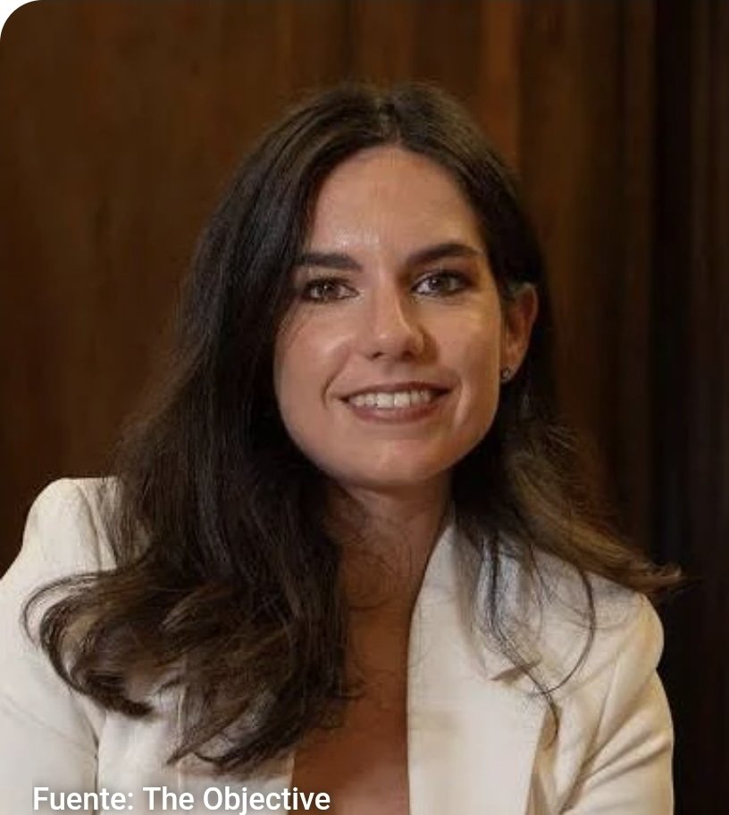 Salvaeulogio's tweet photo. Con distinta ideología:
Las dos mujeres mas competentes de la política española 
                  ⬇️                           ⬇️ https://t.co/8BpRhXVVcb