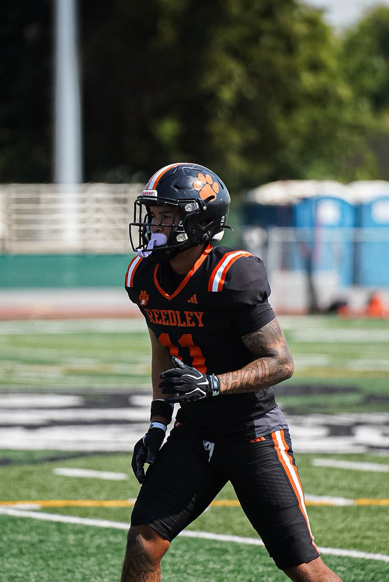 BraylenHall2's tweet photo. Mid Season Tape, Sophomore Year. 
6’ 190 WR 
NCAA Full Qualifier 3.5 GPA
Pre-Season Watch List. Contested Catches, YAC, Route Running, Blocking, All-Around Playmaker! @ReedleyCFB @Coach_Hart15 @JUCOFFrenzy 
https://t.co/vJ7zak78H0 https://t.co/8ZNnzq0XYk