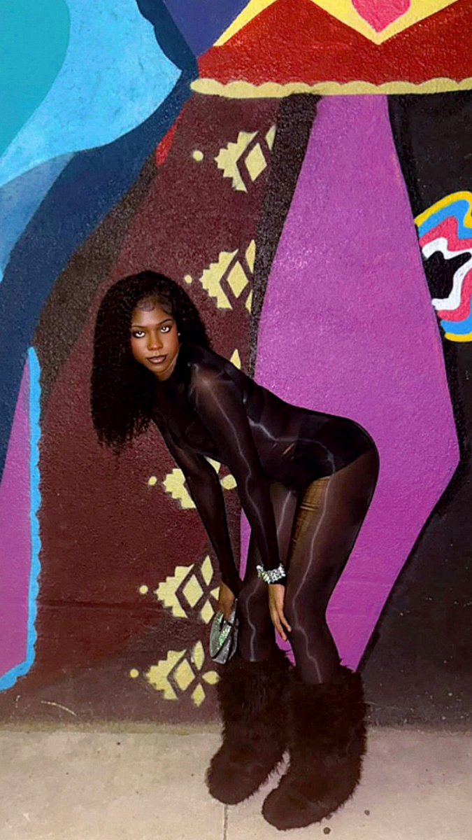 Kaylabandzzzzzz's tweet photo. #michigandl #michigandoll #darkskin #stallion https://t.co/jPGrUDjTIE