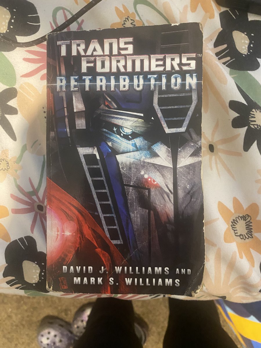 wlwmegop's tweet photo. Look what came in today!! This baby is going to be fun to reading this novel! Soon my exodus novel will come soon! #transformersprime #transformers #tfp https://t.co/UksYX55RA1